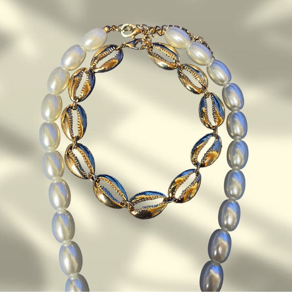 Layer Shell & Peral Necklace - Picture 4 of 4